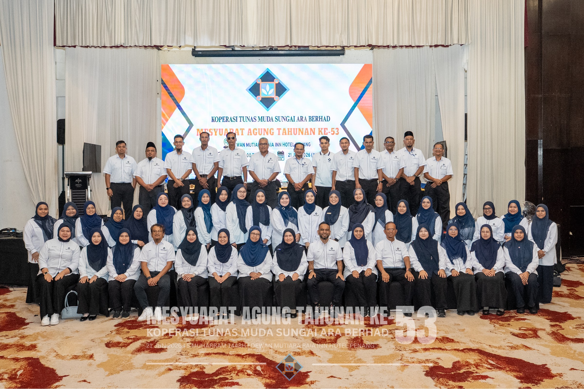 Foto kumpulan barisan pengurusan Koperasi Tunas Muda Sungai Ara Berhad